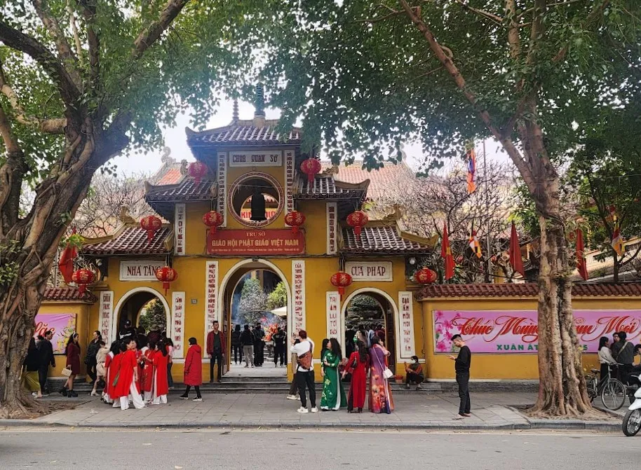 Sáng 30-4, các chùa cả nước đồng loạt thỉnh chuông 