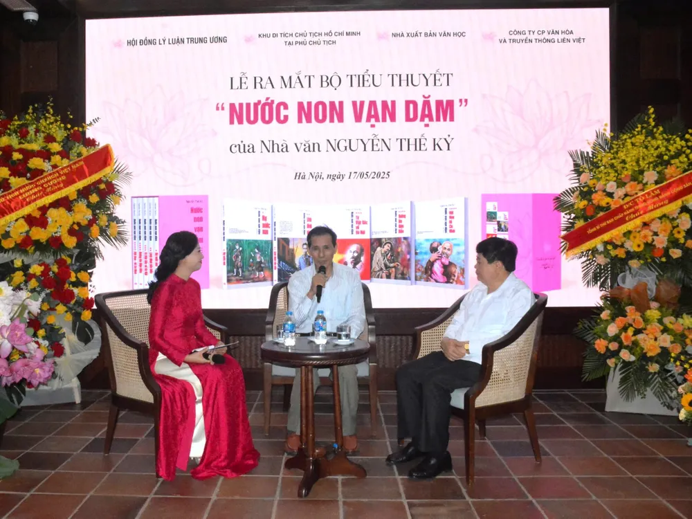 Ra mắt trọn bộ tiểu thuyết lịch sử về Chủ tịch Hồ Chí Minh