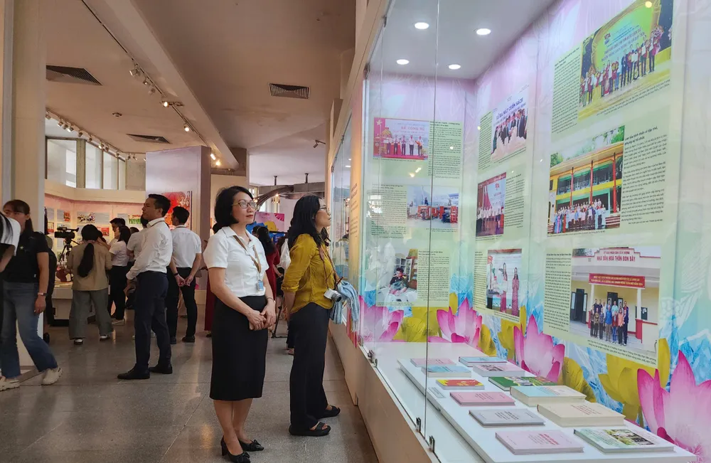 Triển lãm “Những tấm gương bình dị mà cao quý” lần thứ 13