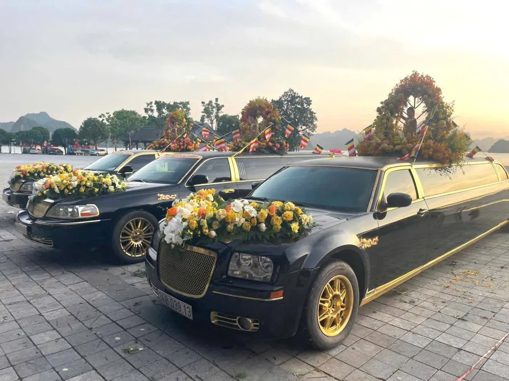 dan xe cung rước.jpg