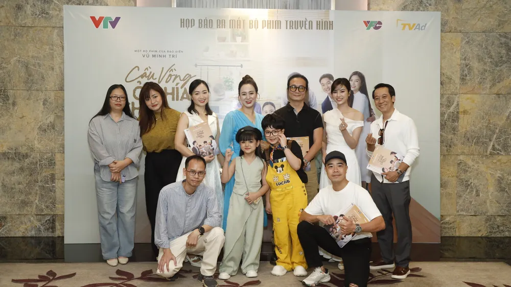 Đoàn làm phim "Cầu vồng ở phía chân trời"