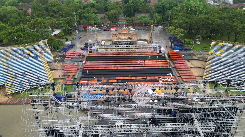 Sân khấu của cuộc thi dự kiến được xây dựng trên sông Hương (Huế)