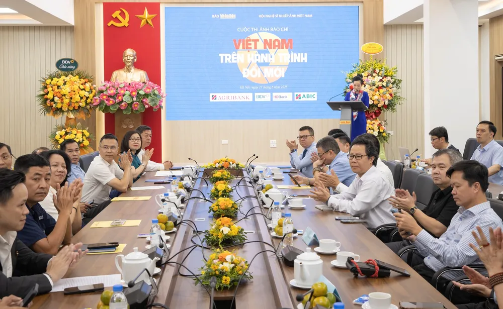 Phát động cuộc thi ảnh báo chí “Việt Nam trên hành trình đổi mới”