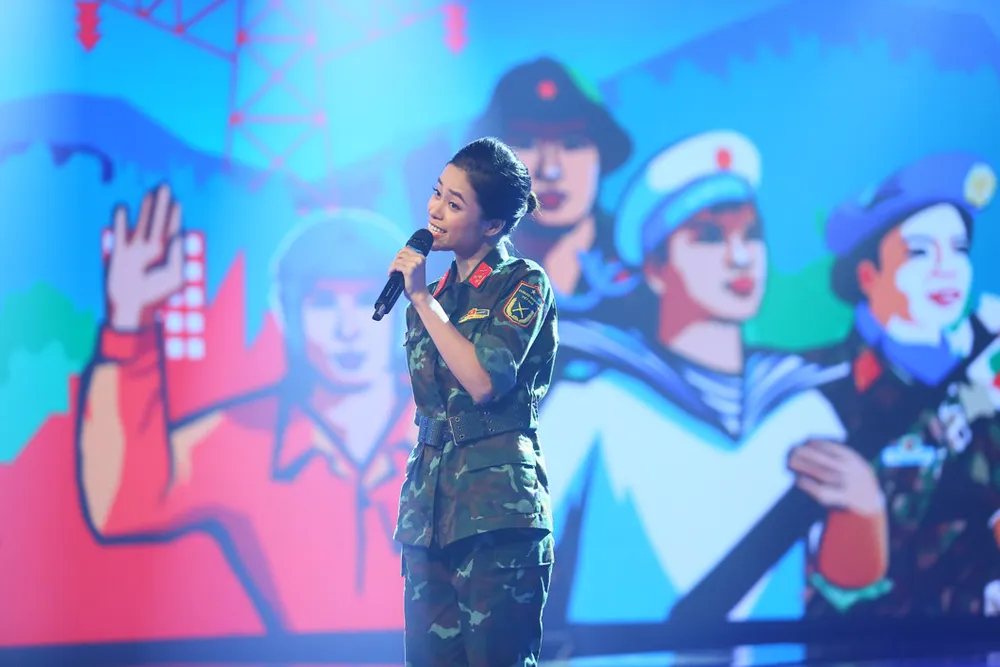 Đại úy Hoàng Hồng Ngọc làm liveshow đầu tiên sau 10 năm đăng quang Sao Mai