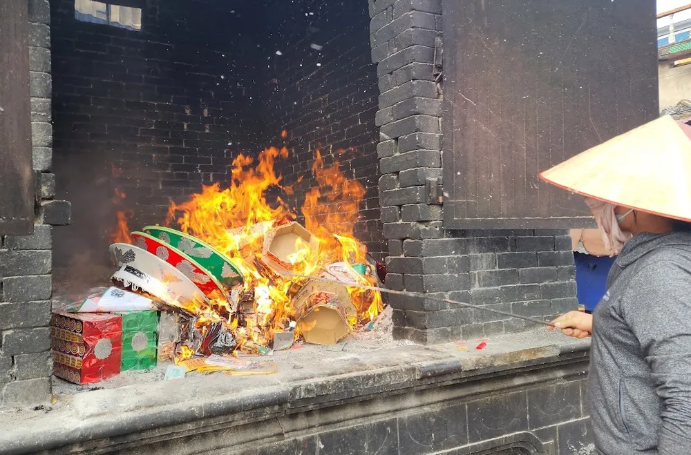 Vu Lan báo hiếu: Đừng biến lòng thành kính thành phô trương hình thức