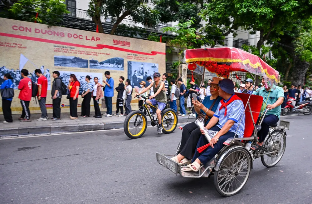 Trải nghiệm lịch sử qua triển lãm "80 năm rạng rỡ non sông - Con đường Độc lập”