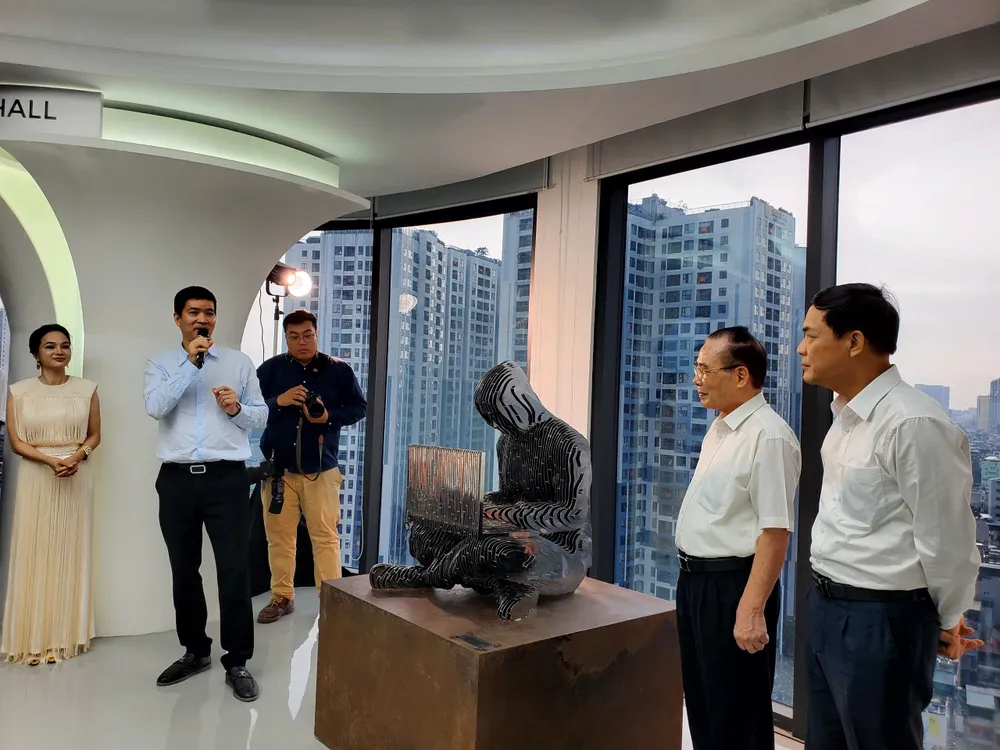 Tượng Satoshi Nakamoto được đặt tại Công ty 1Matrix (Hà Nội)