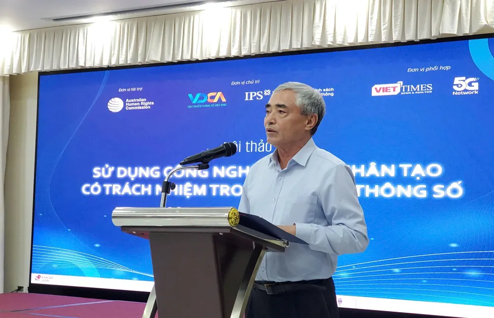 Ông Nguyễn Minh Hồng, Chủ tịch Hội Truyền thông số Việt Nam phát biểu khai mạc tọa đàm