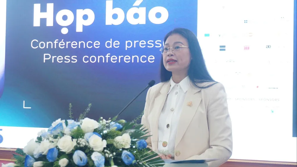 Giám đốc Sở VH-TT Hà Nội Bạch Liên Hương phát biểu tại họp báo