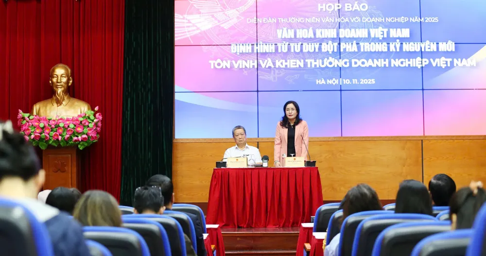Quang cảnh buổi họp báo giới thiệu “Diễn đàn thường niên văn hóa với doanh nghiệp” năm 2025
