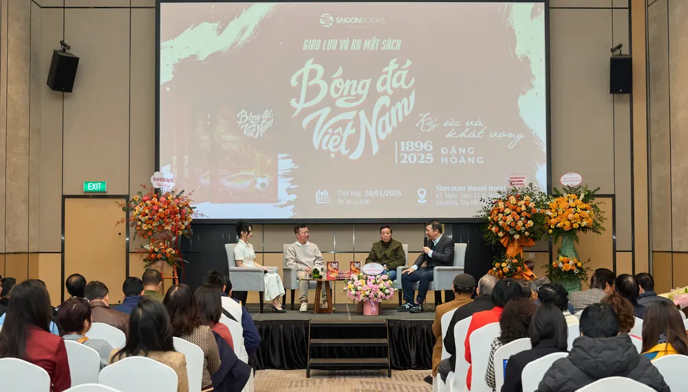 phải sang trái ( quang huy , mạnh hải , tác giá đặng hoàng)- 7.jpg