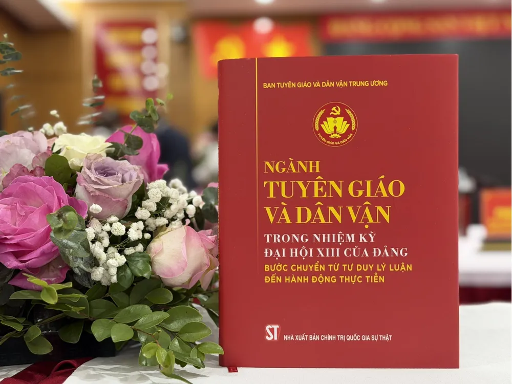 Cuốn sách "Ngành Tuyên giáo và Dân vận trong nhiệm kỳ Đại hội XIII của Đảng - Bước chuyển từ tư duy lý luận đến hành động thực tiễn"