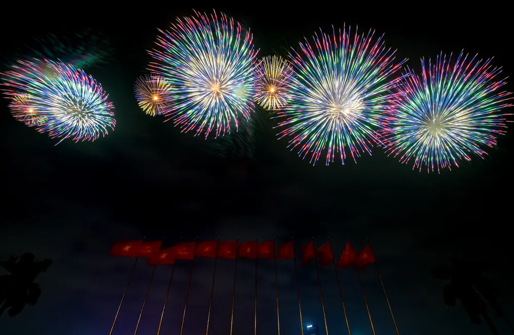 Màn bắn thử pháo hoa tại SVĐ Mỹ Đình