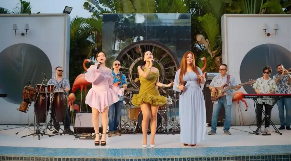 Hình ảnh trong MV "Yêu một chút cũng đâu có sao"