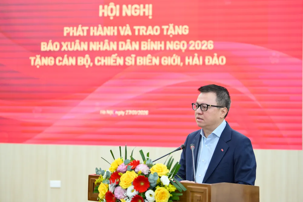 trao tang bao xuan cho cb cs bien gioi hai dao-0816.jpg