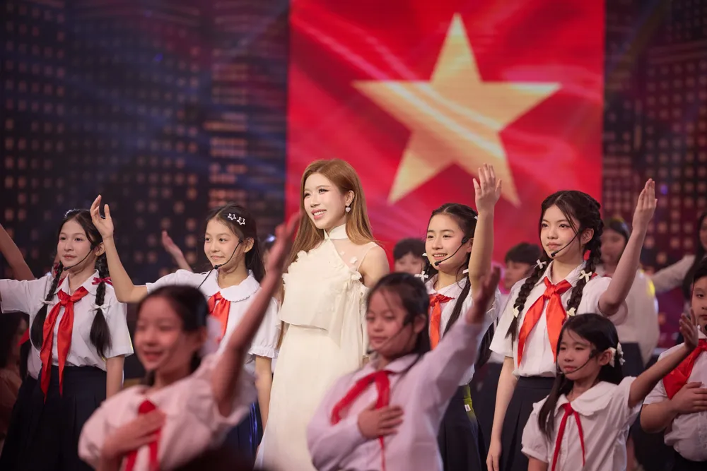 Ca sĩ Trang Pháp biểu diễn trong Gala Việc tử tế Tết Bính Ngọ 2026