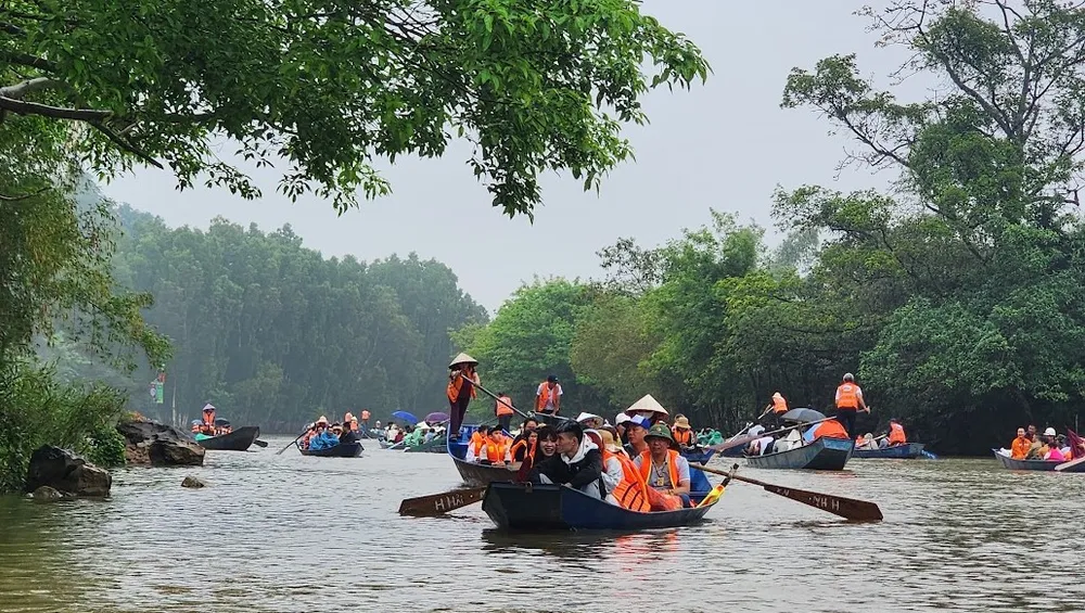 Siết chặt quản lý hoạt động của lái đò tại lễ hội Chùa Hương (Hà Nội)