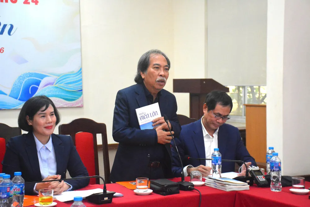 Nhà thơ Nguyễn Quang Thiều nói về tập thơ đặc biệt về biển sẽ được ra mắt trong dịp này