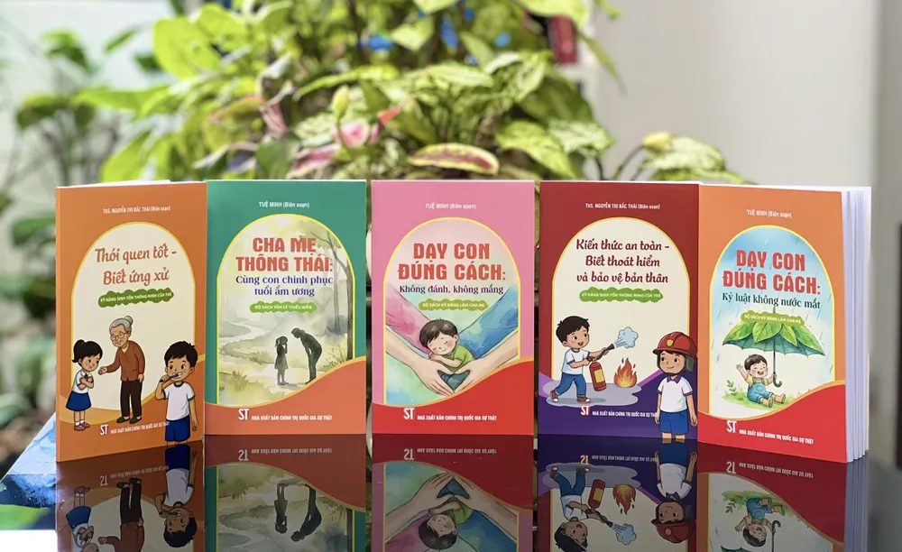 Bộ sách Cha mẹ thông thái của NXB Chính trị quốc gia Sự thật. Ảnh: NGUYỄN CHẮT