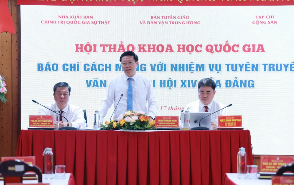 Hội thảo khoa học quốc gia “Báo chí cách mạng với nhiệm vụ tuyên truyền Văn kiện Đại hội XIV của Đảng”. Ảnh: NGUYỄN CHẮT