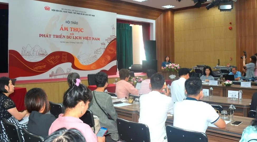 hoi thao.JPG