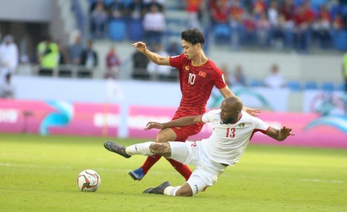 功鳳扳平1比1。