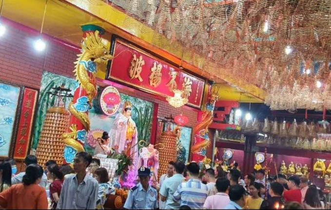 廣大善信往華人會館祈福迎春 ảnh 4