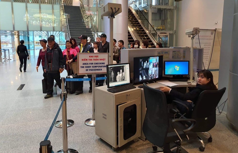 峴港機場體溫檢測區。