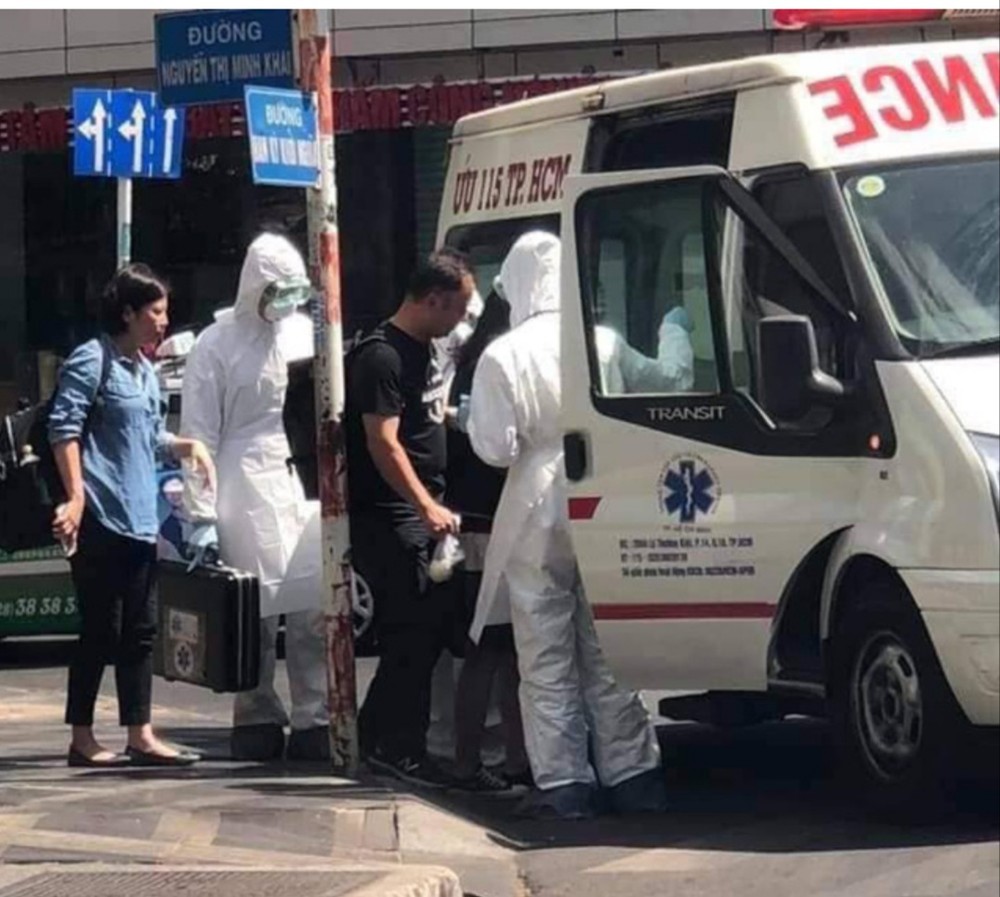 今天中午這張照片在網上頻傳。