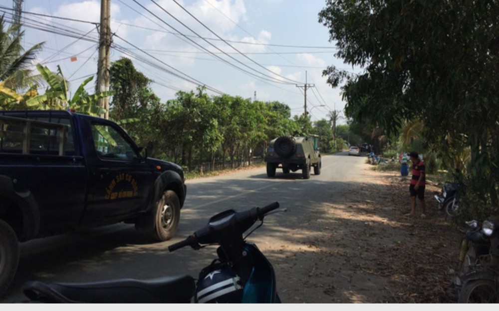 警方裝甲車趕抵圍捕嫌犯現場。