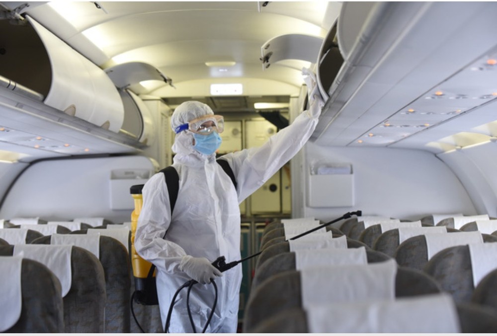 進行消毒飛機。