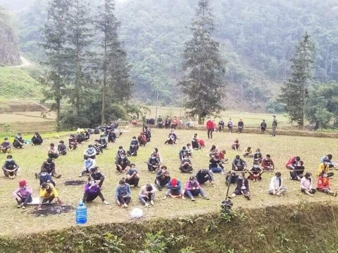 數百勞工從中國回來。