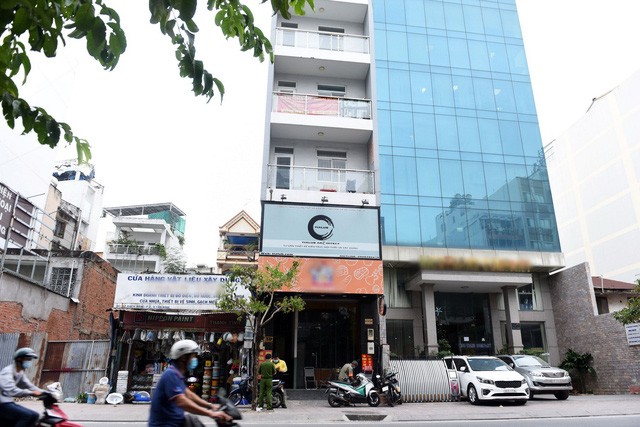 職能機關封鎖第1347例曾與第1342例同住的出租住房。(圖源：tuoitre.vn)