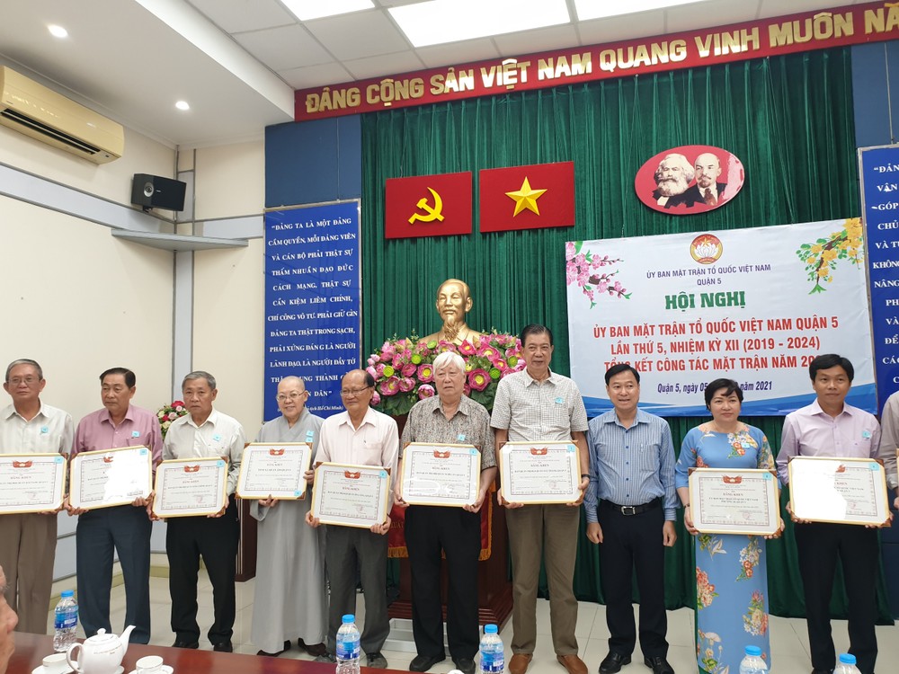 第五郡切實關照貧困家庭和勞動者