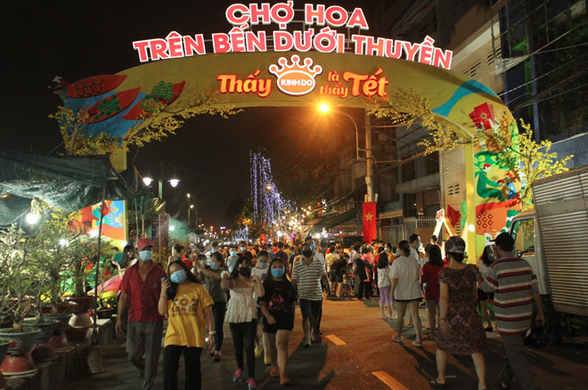 許多民眾在開幕一天前來參觀。