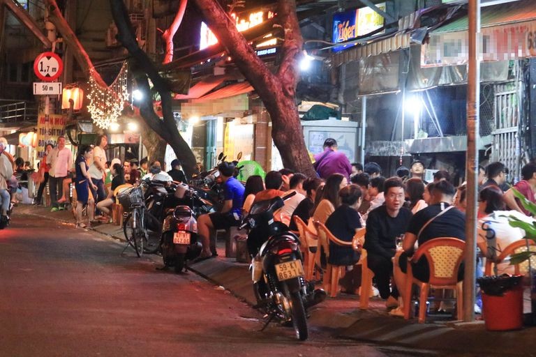 餐飲服務自3月1日起復業。