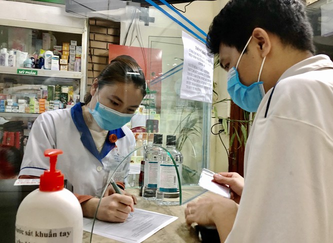 市民在藥店買呼吸症狀的藥物要申報健康。