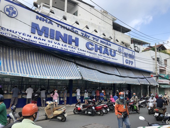 本市多條街道出現人潮 ảnh 1