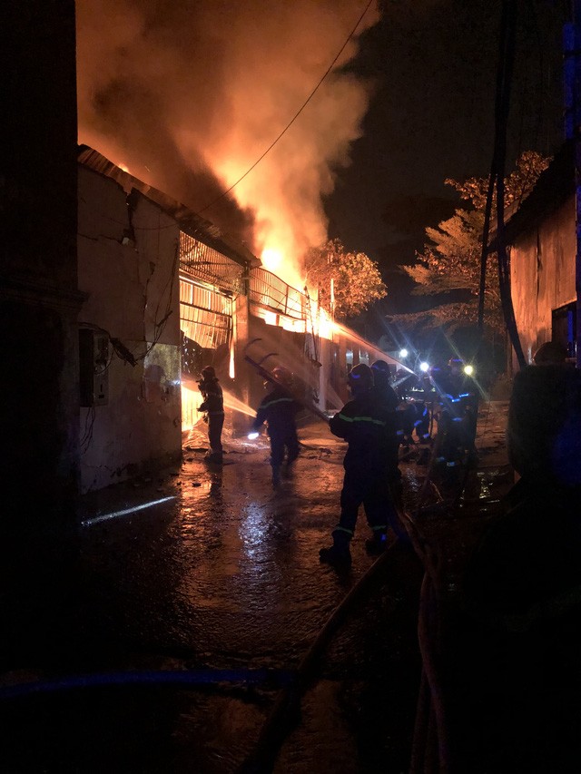 平新郡某油漆廠失火 