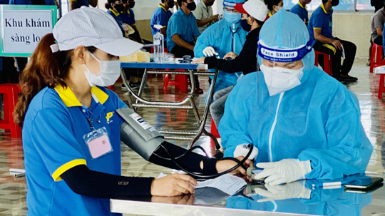  推動疫苗接種工作有助於監控疫情。