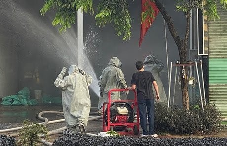 職能力量穿防護服處理事故。