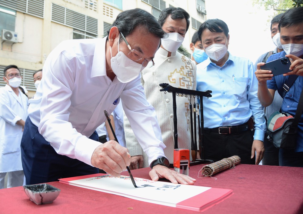 市委書記題字向大水鑊醫院致謝 ảnh 1