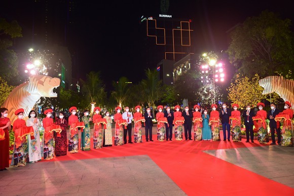 2022壬寅年阮惠春花街開幕 ảnh 1