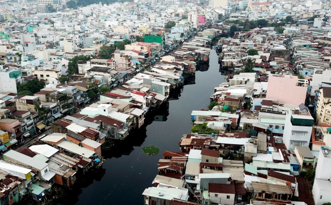 從高空俯瞰途經平盛郡的川心涌。