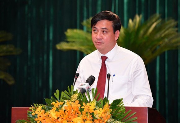 市人委會常務副主席黎和平。