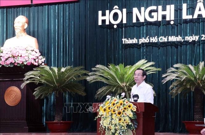 市委書記阮文年主持會議。