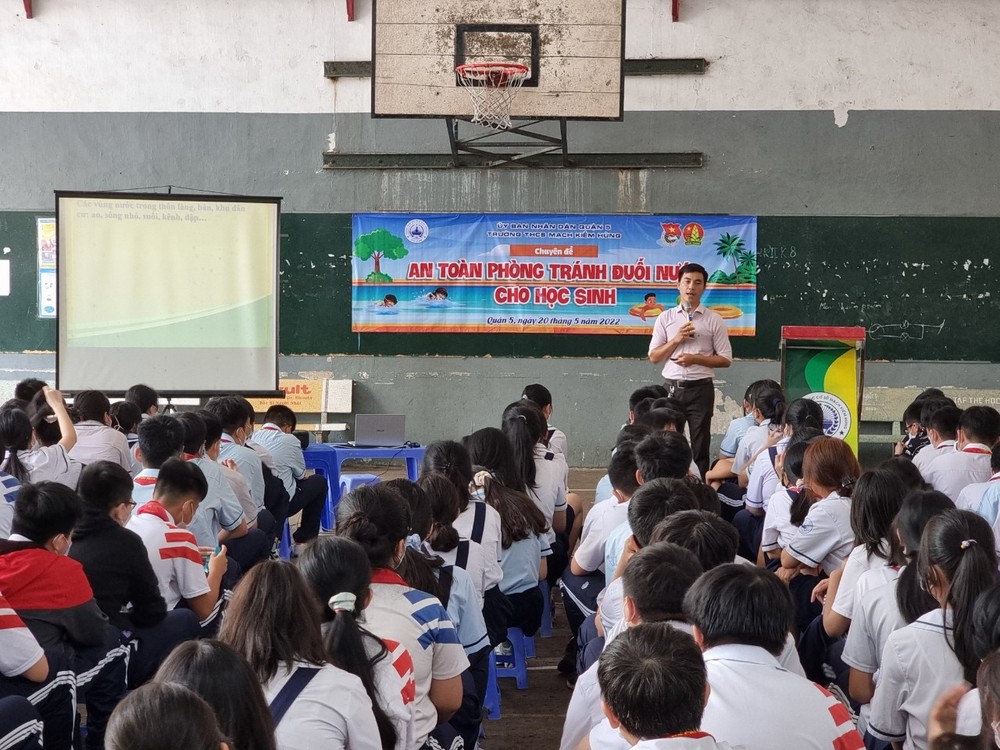 提高學生預防溺水見識 