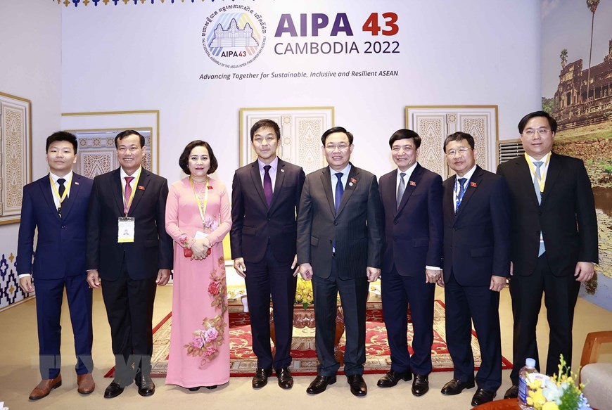 各領導出席第四十三屆東盟議會聯盟大會合影。