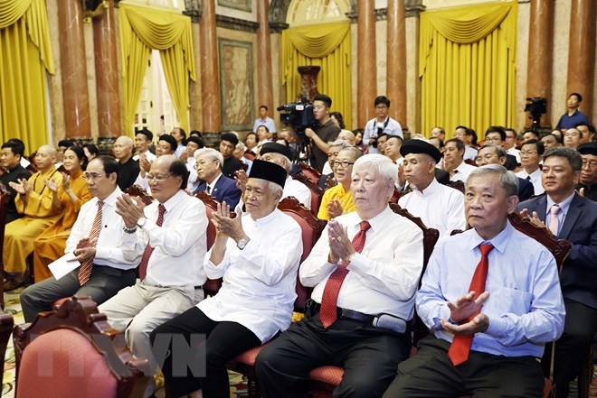 华人同胞代表出席。