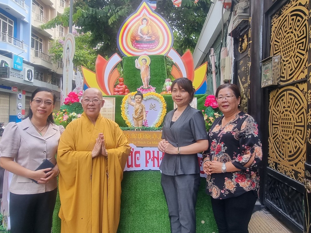 第五郡领导拜访各寺庙及精舍